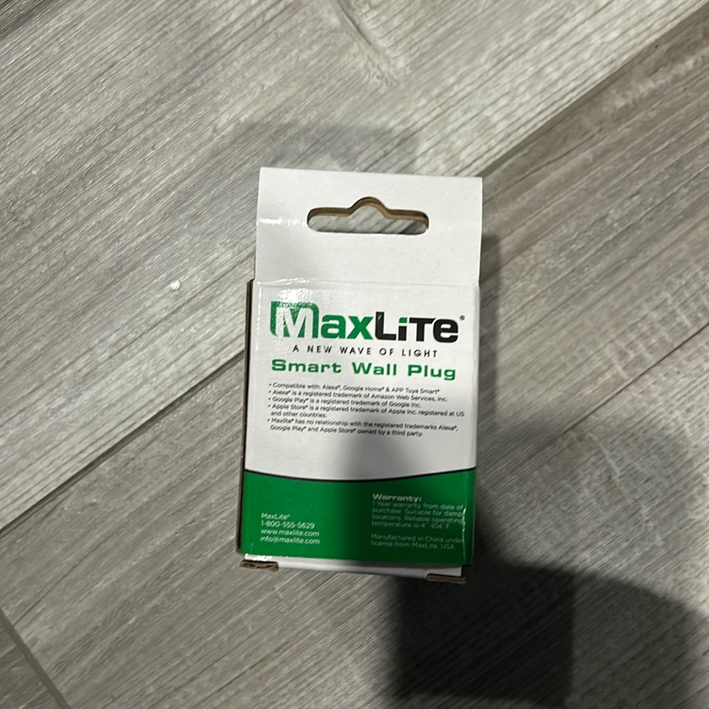 MaxLite Smart Wallplug - Picture 2 of 4